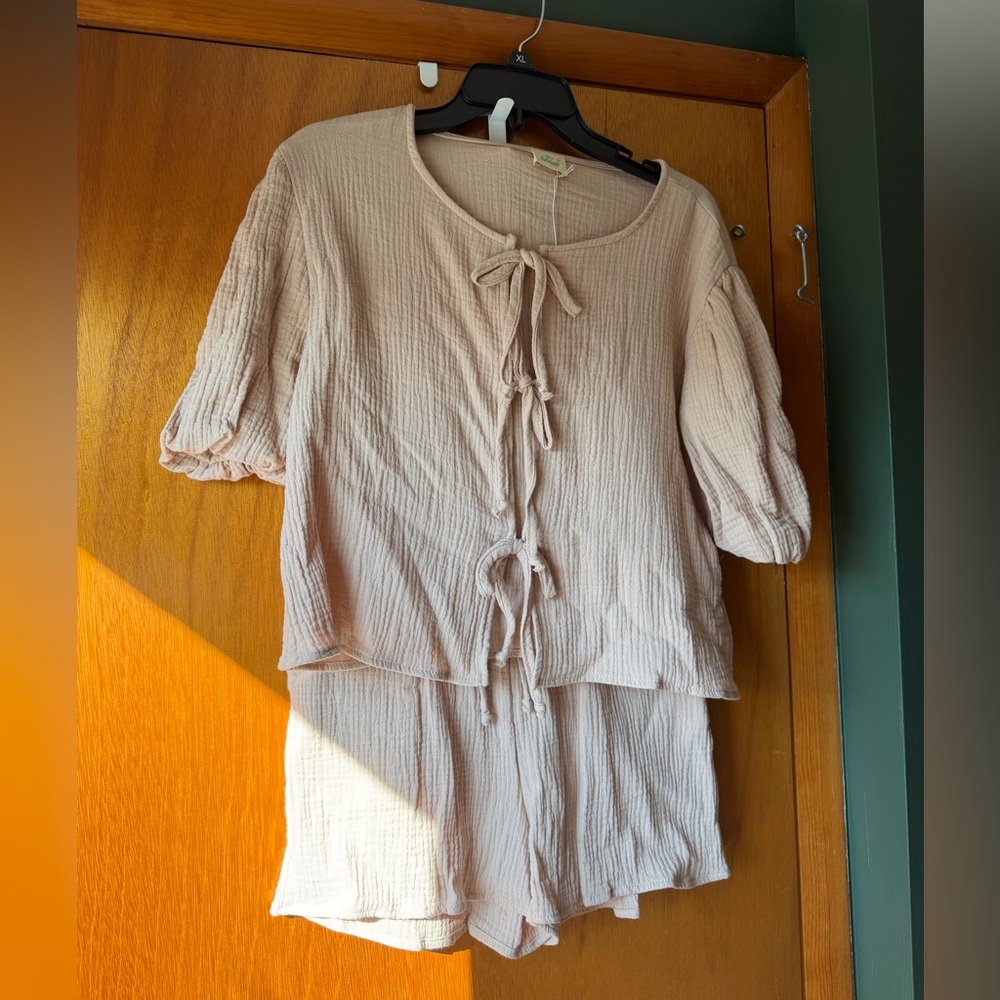 Women's Cream Gauze Set